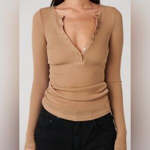 ⚪️ Aerie / Henley Tan Long Sleeve